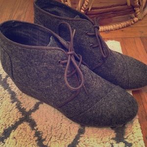 TOMS wedges size 9.5 - perfect for fall!